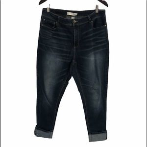 Est. 1946 distressed cropped jeans.